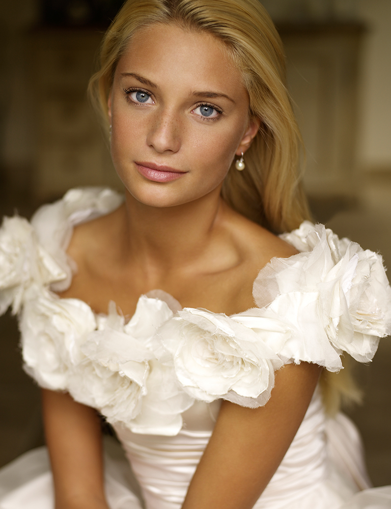 British Wedding Dress Designers, Decolletage