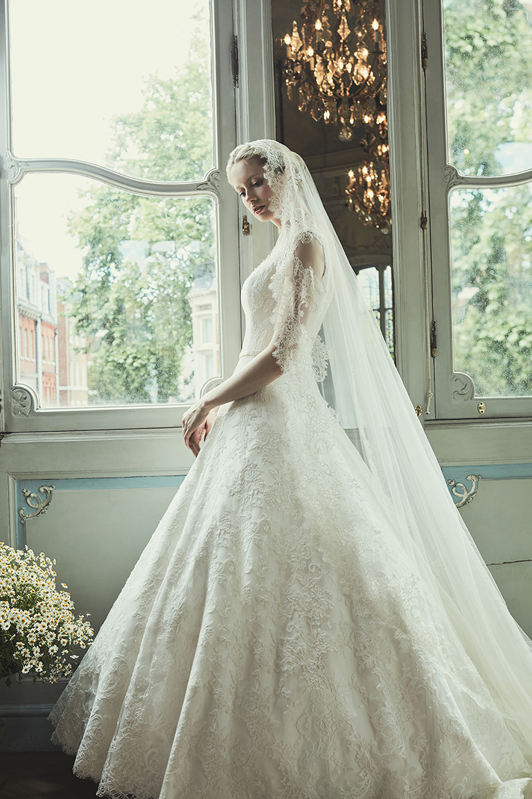 Phillipa-Lepley-Lace-Wedding-Dress-Silk-Veil-b