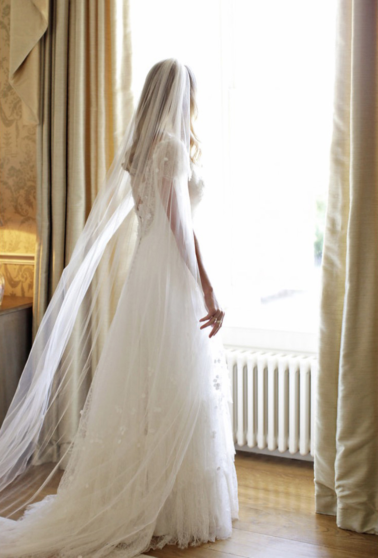 Phillipa-Lepley-Lace-Wedding-Dress-and-silk-tulle-veil b