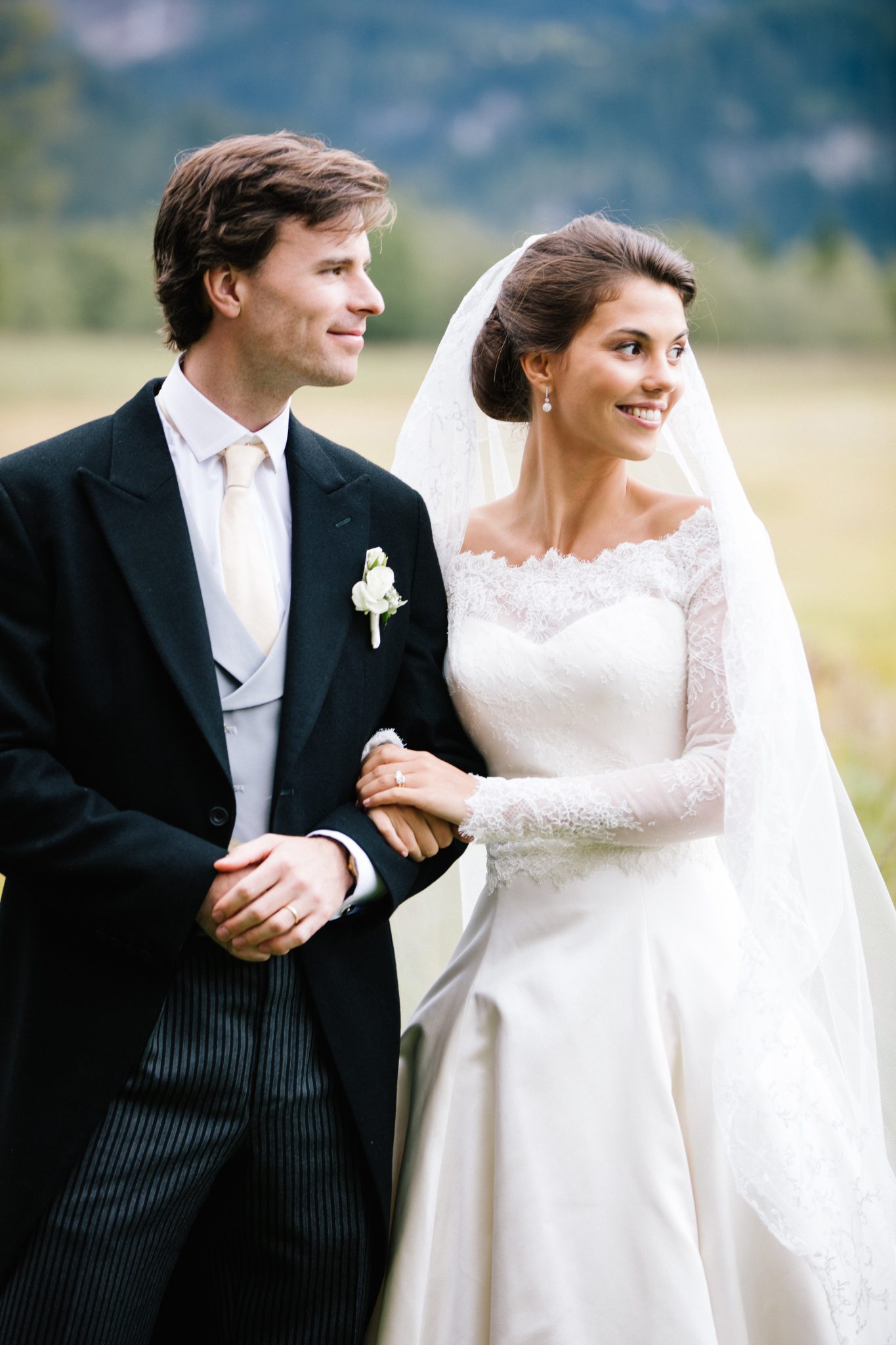 Phillipa-Lepley-Couture-Long-Sleeved-Wedding-Dress-London