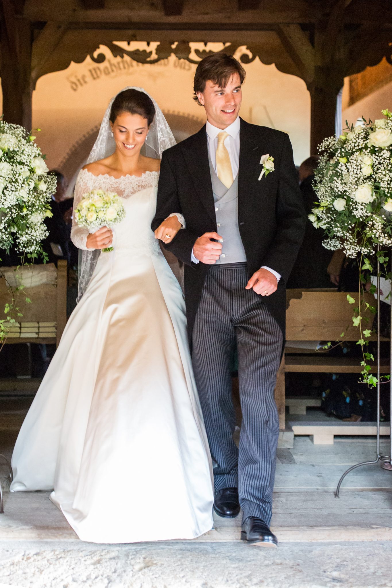 Phillipa-Lepley-Couture-Wedding-Dress-with-Family-Veil-London